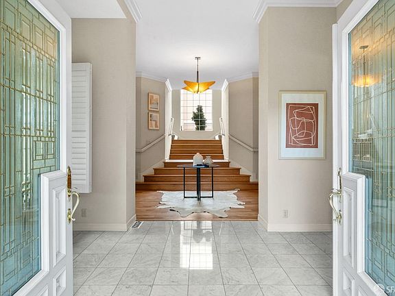 4th image of 15 Turnberry Ct