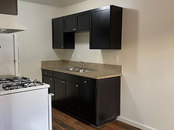 5th image of 4060 Euclid Ave #13