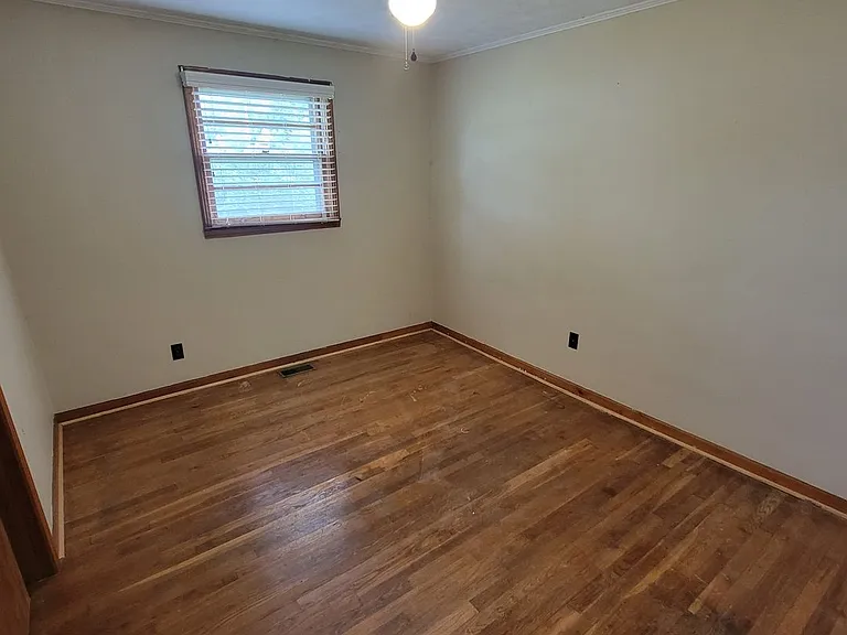 1508 Holladay Rd — Photo 7