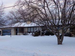 706 E Pioneer Rd, Fond Du Lac, WI 54935