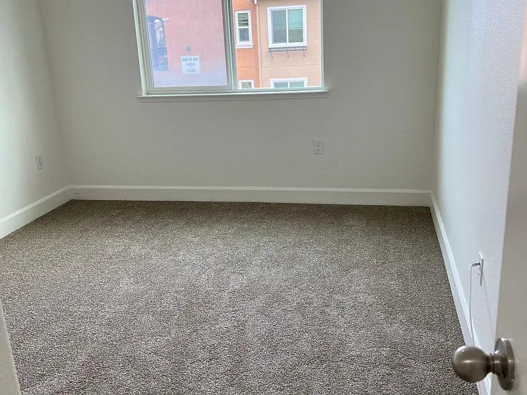 1617 Lee Way — Photo 3