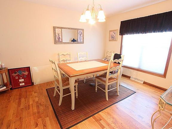3rd image of 16788 Eaton Ct