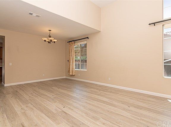 3rd image of 1863 Villines Ave
