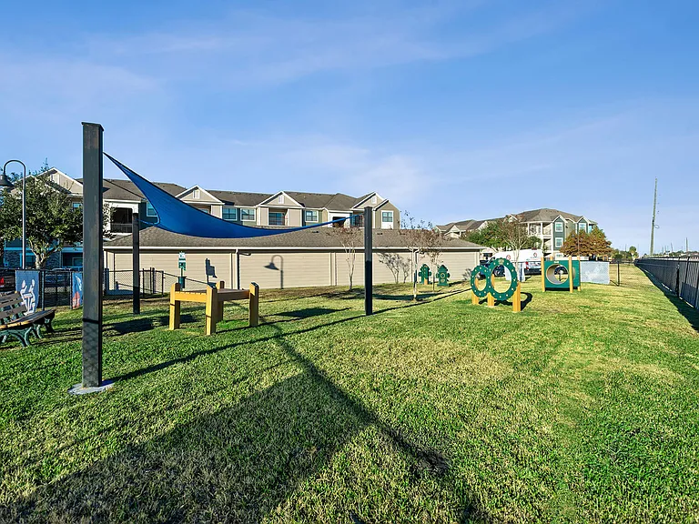 Lakeland Estates Apartment Homes — Photo 19