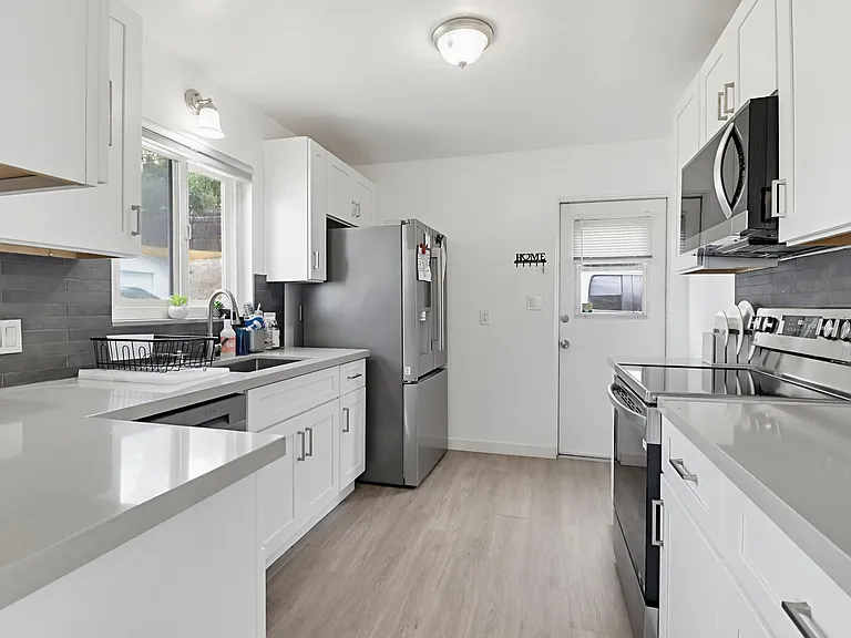 7372 Stanford Ave — Photo 9