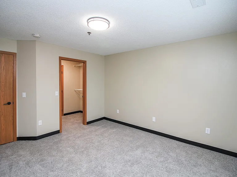 Bennington Hill Apartments — Photo 9