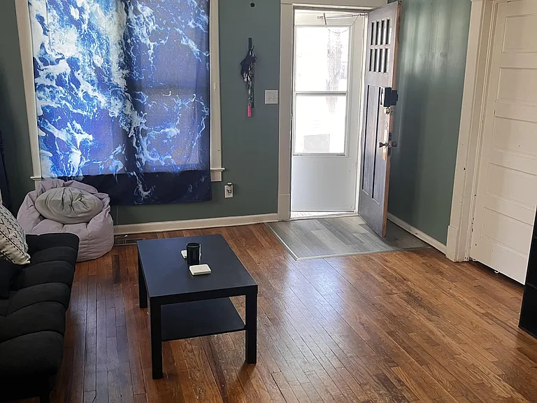 719 W 6th St — Photo 13