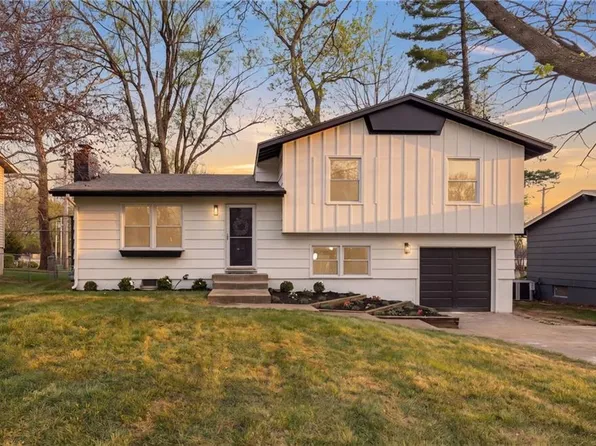 8813 W 90th Ter, Overland Park, KS 66212