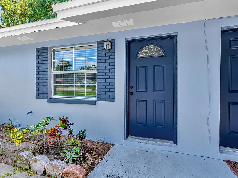 1354 Tioga Ave — Photo 2