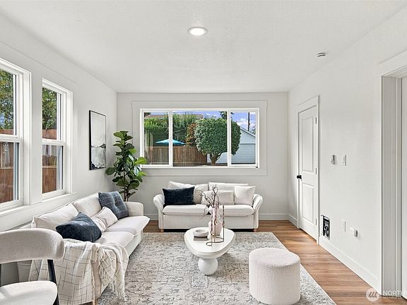 3rd image of 813 SE 2nd Street