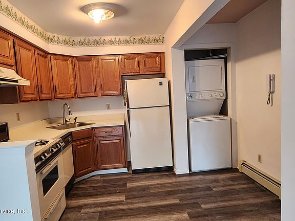 4th image of 29 Donna Ct APT 12