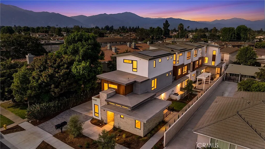 5 bed, 2100 sqft, $5,100 — Photo 1