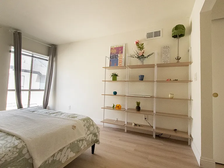 5245 Coldwater Canyon Ave #C — Photo 23