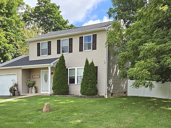 2nd image of 143 Rainbow Rd