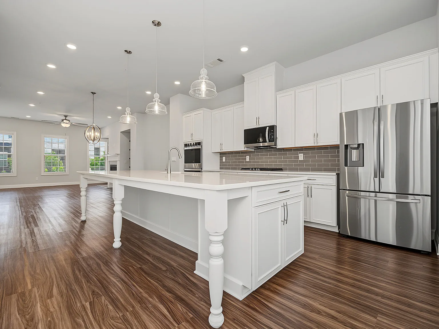 4 bed, 3.5 bath, 2718 sqft, $3,695 — Photo 4