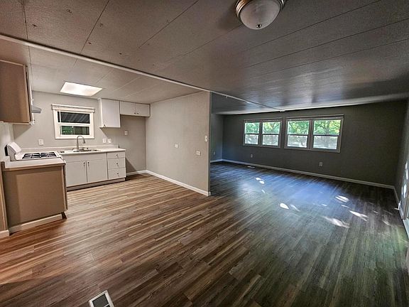 5th image of 11705 Parey Ave Unit 6