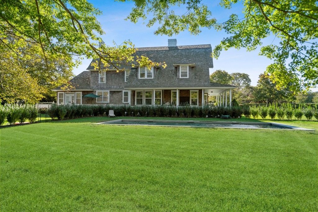  EXTENSIVE PRIVATE GROUNDS