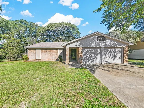 812 Lake Crest Pkwy, Azle, TX 76020