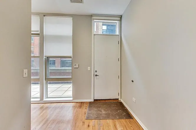 324 N Jefferson St #302 — Photo 3