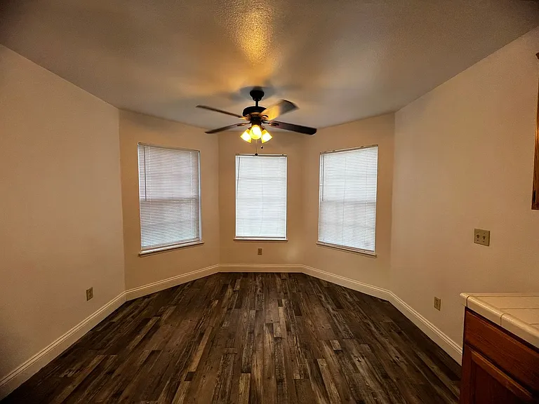 1720 N Woodland St — Photo 3