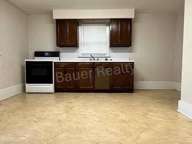 237-239 Maple St — Photo 12