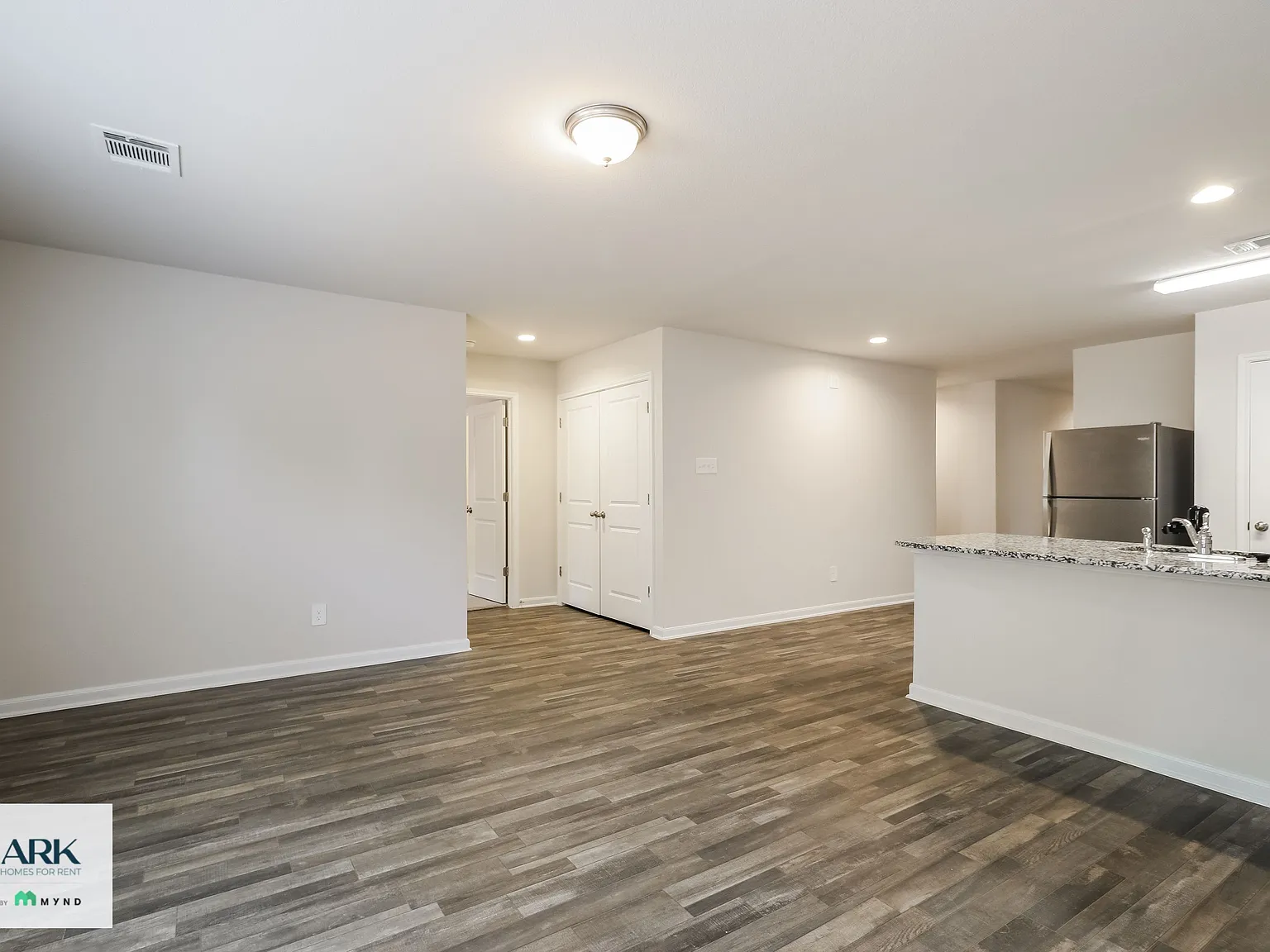 4 bed, 2.0 bath, 1400 sqft, $1,724 — Photo 4