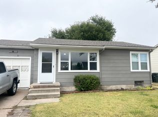 822 Westlawn Dr, Dodge City, KS 67801