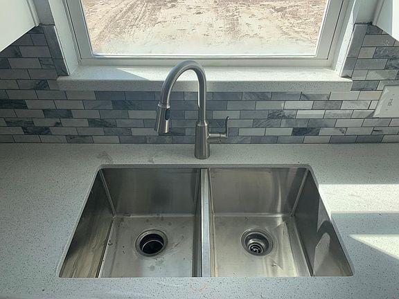 4th image of 525 Hickory Ave