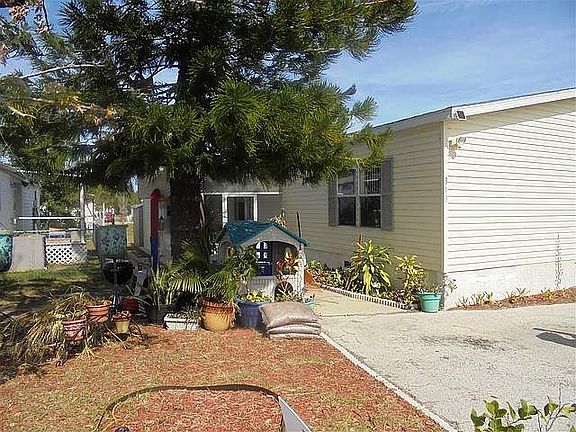 2nd image of 318 Banyan Ln