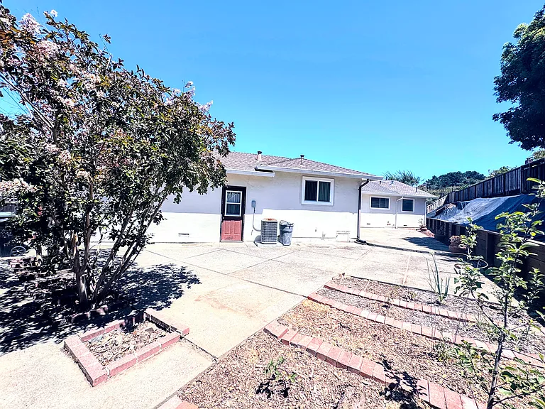11 Christian Ct — Photo 24