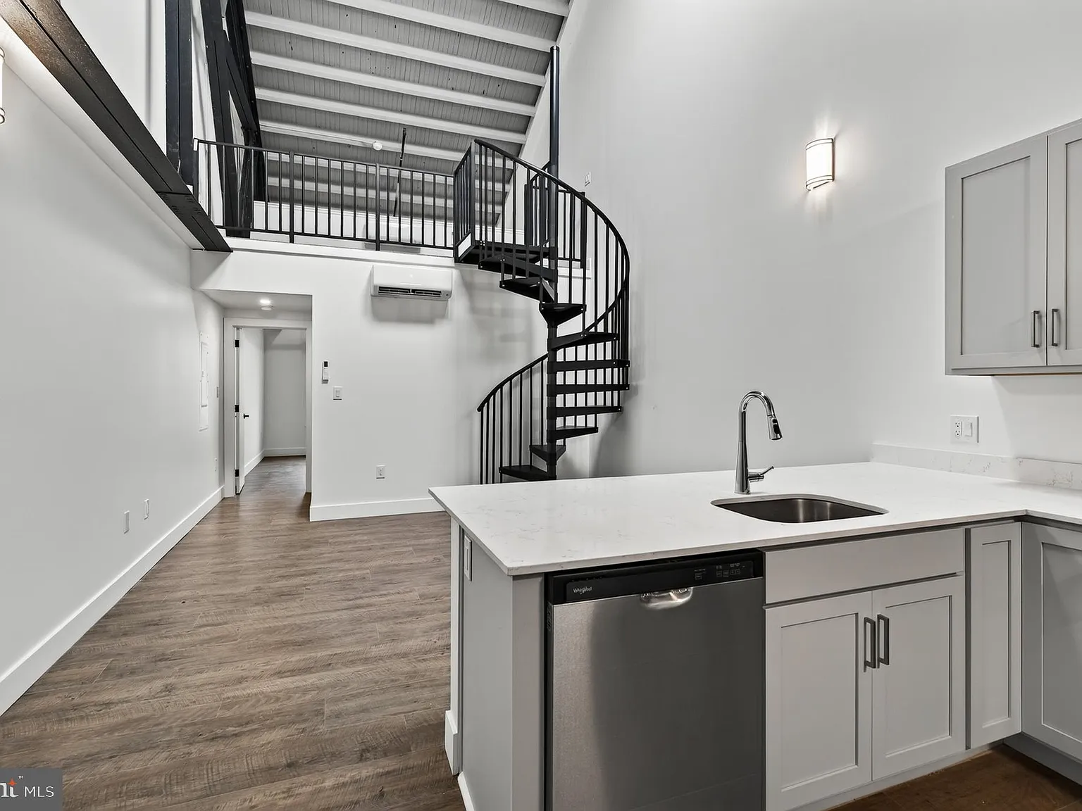 1 bed, 1.5 bath, 970 sqft, $2,295 — Photo 3