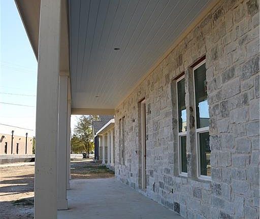 4th image of 1100 Railroad Ave