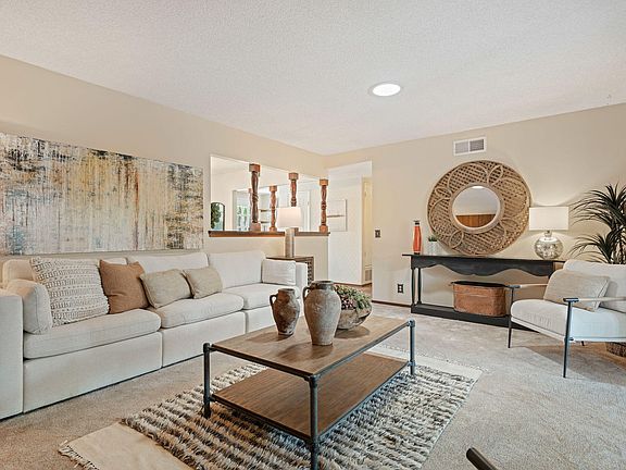 4th image of 492 N Kellogg Ave