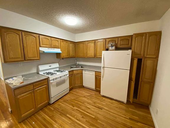 2nd image of 26-22 9th St #3F