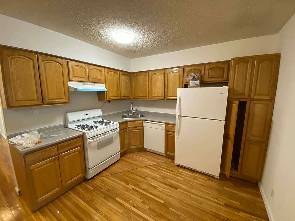 1st image of 2622 9th St