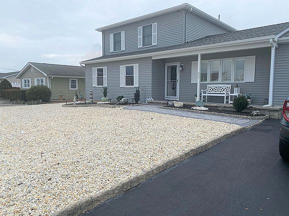 2nd image of 806 Forepeak Dr