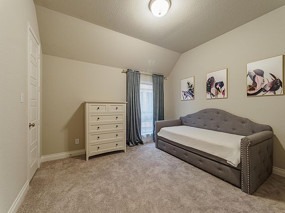 2nd image of 317 Oak Hollow Way