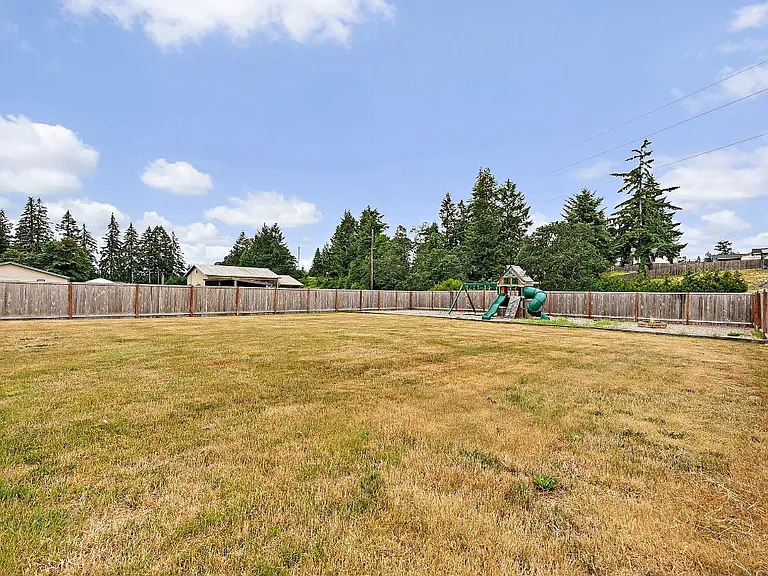 702 Hubbard Rd SE — Photo 35