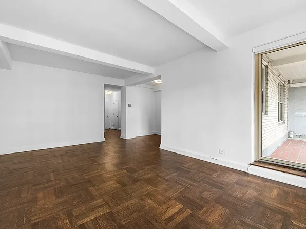 300 East 57th Street image 3 of 12