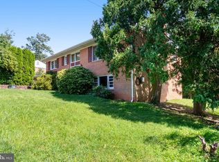 5732 28th St N, Arlington, VA 22207