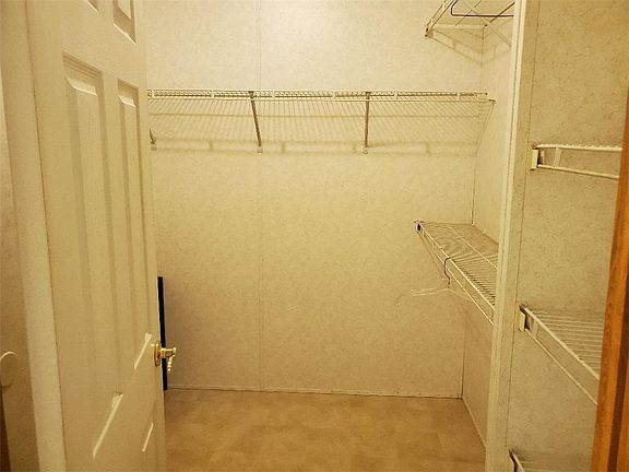 5th image of 111 Greenslope Cv