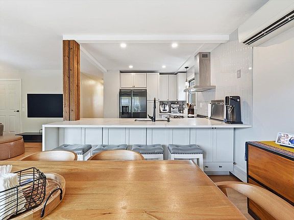 5th image of 59 Hauxhurst Ave #1