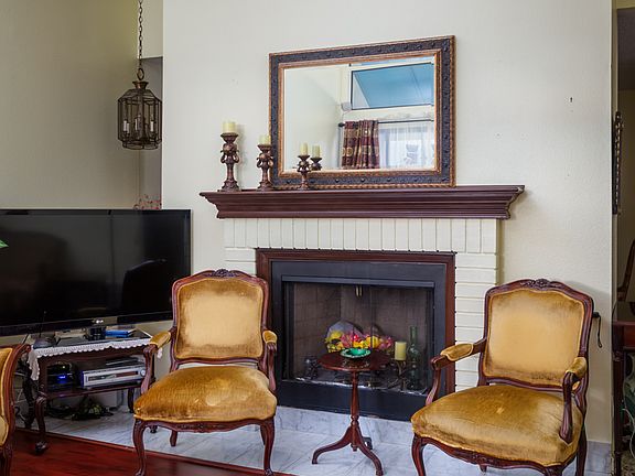 5th image of 540 N Jackson St APT 306