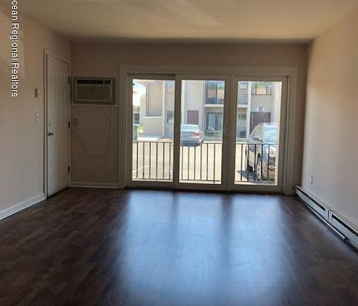 3rd image of 330 Shore Dr APT E-3