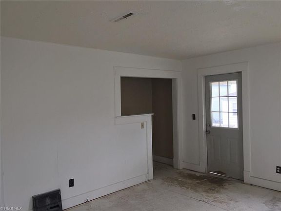5th image of 128 Quincy St