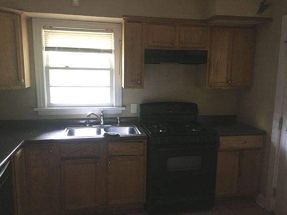 4th image of 837 Boulevard St