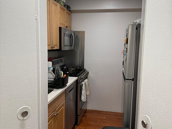 3rd image of 170 W 23rd St APT 4P