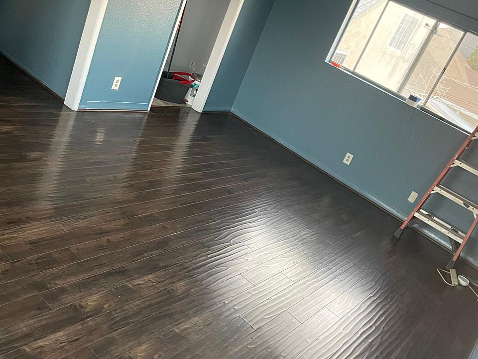 1st image of 701 W 41st Dr #1/4