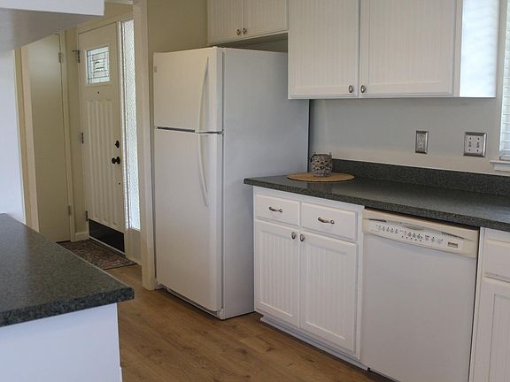 5th image of 42 Aspen Meadows Circle