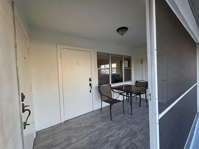 300 Layne Blvd #301 — Photo 2